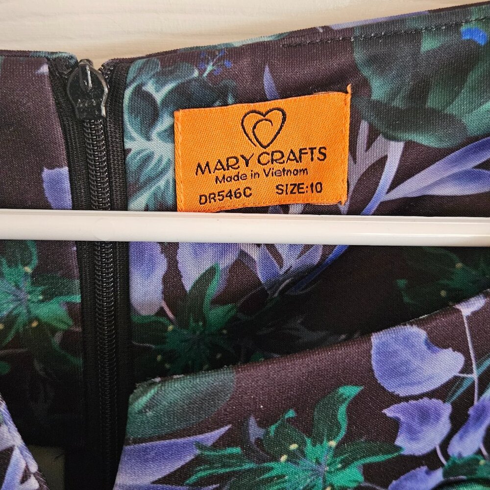 Beautiful Floral Fit and Flare Midi Dress - Picture 2 of 9